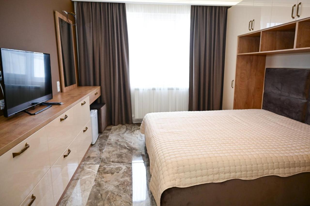 Hotel Роял Шумен Esterno foto